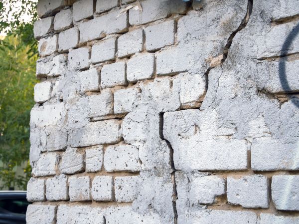 Cracked Brick Wall Repair in Virginia Beach